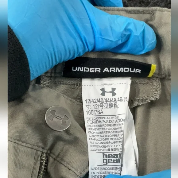 Under Armour Women's Green Cargo Shorts - Picture 2 of 3